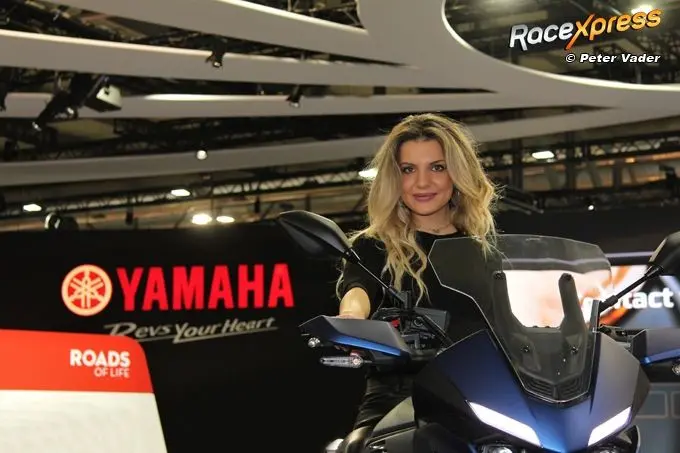 1 moto babe yamaha revs your heart rx