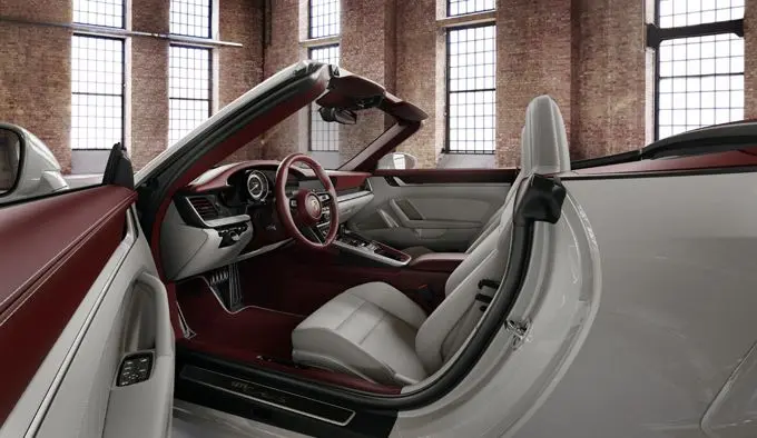 1 nieuwporsche911two toneledereninterieurvanporscheexclusivemanufaktur 1 680x453