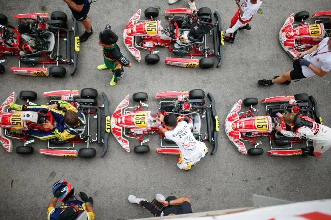 1 rmcgf24 20241022 mini max kart racing teams on the pre grid 2981