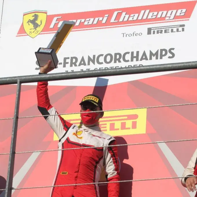 1 roger grouwels podium beker omhoog 07e6f80c 60ab 40be 972f 60f7aa98730d