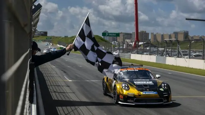 1 winnaar race 2 larry ten voorde nl proton huber competition p1 m24 3003 fine