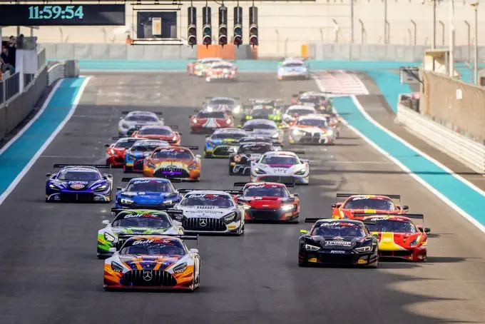 11 gulf 12 hours mercedes amg nr 98 juncadella leading