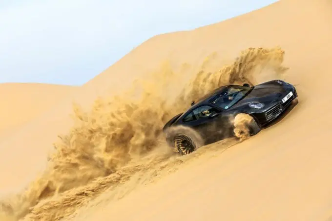 11 porsche 911 dakar woestijn 2