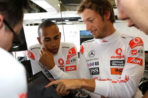1278769689 f1gp2010brit2699lewisandjensonwithengineers