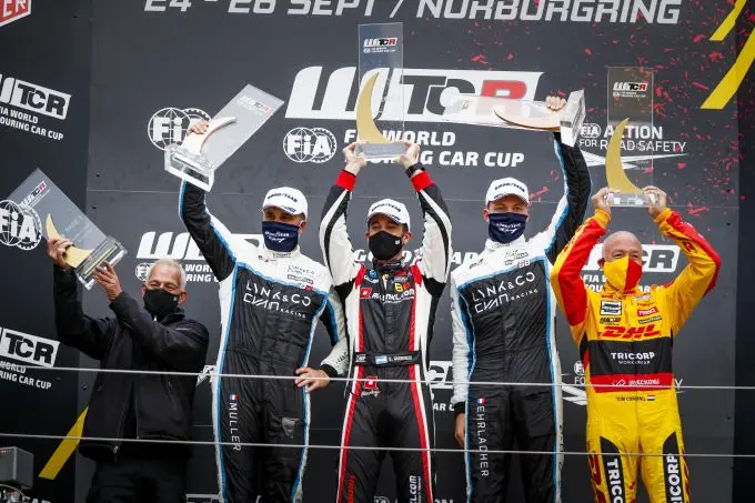 1tom coronel wtcr trophy podium nurburbring nordschleife race 1