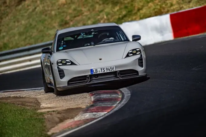 2 800 porschetaycan nuumlrburgring3