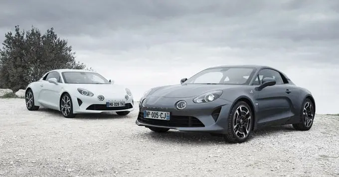 2 alpine toont twee nieuwe versies a110 op autosalon geneve