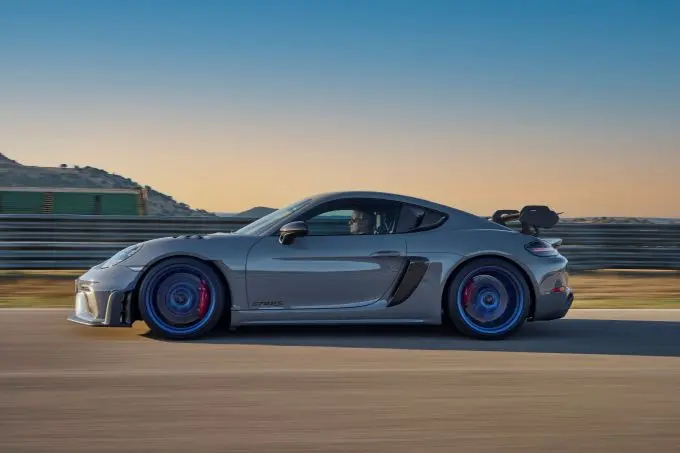 2 cayman gt4 bomvol rennsport genen769 123