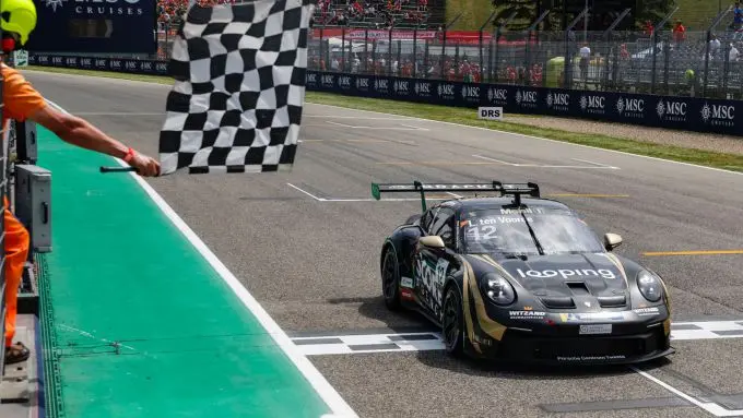 2 larry ten voorde winnaar 200e race m24 2334 fine