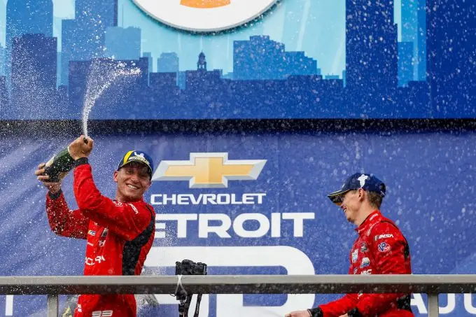 2 renger van der zande champagne podium farmer det 250531 22205