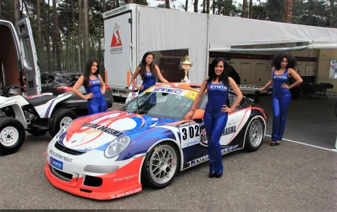 20200116 porsche girls a1aa5f7fc4b98cd7bd5146b2f8412ed2b