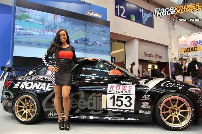 20200423 donkere dame met donkere bmw essen rx logo
