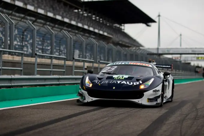 20210505 2m alexander albon tha ferrari alphatauri af corse a003a653 ead1 2098 0740 c83484e20bbc