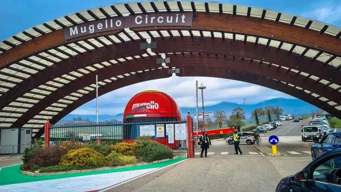 20211125 2 raceart toscane mugello entrance d6f3d51a aa44 ddc2 eb5b 7b63ee66815c