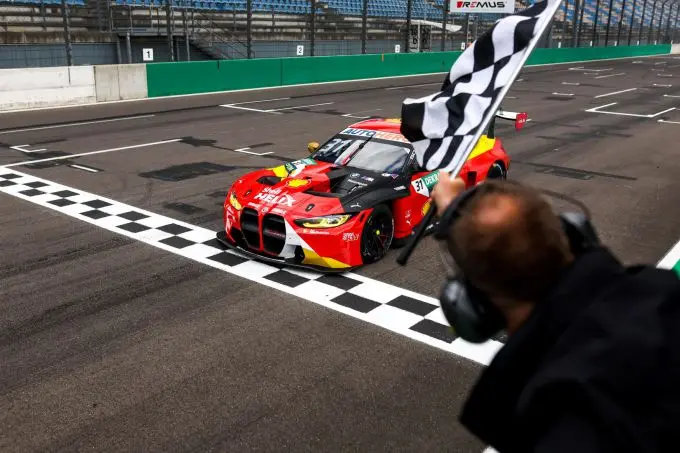 20220521m racewinnaar bmw sheldon van der linde 93228546 4884 c8ec 8a57 b9a5c9c94d40