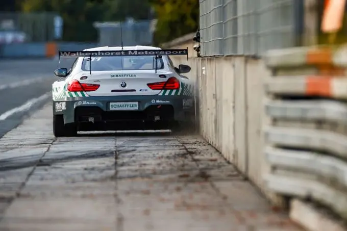 20220630 bmw tegen de muur van de norisring medium 43372083 b1fa ce49 bed7 48c3d9702121