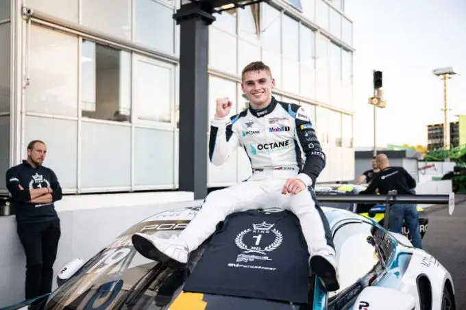 20221011 7 harry king is kampioen in de porsche carrera cup benelux vuist 800 pccbround5 dtmhockenheim09 10 2022 selections126