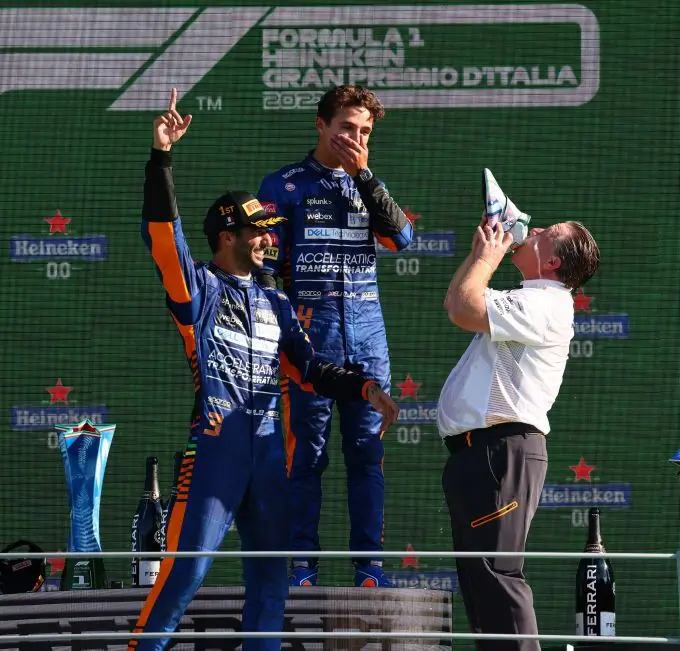 20221217 ricciardo zak brown vieren overwinning 241957632 4701841486493357 6212289379215639680 n