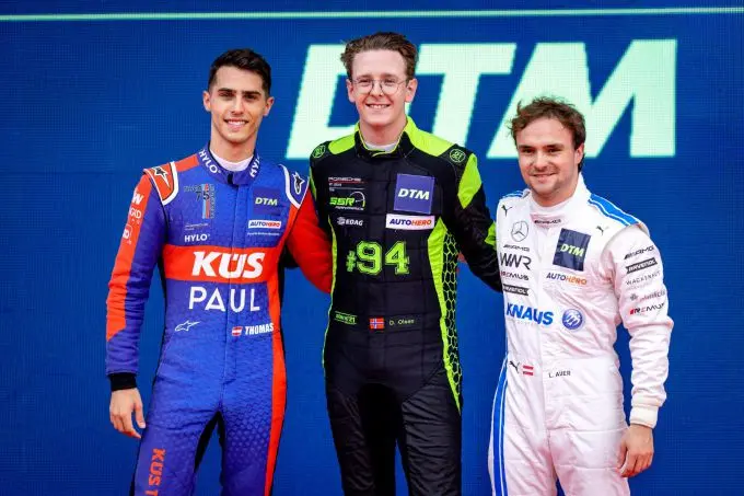 21m podium met lucas auer rechts dtm622 091010361404958tu tu