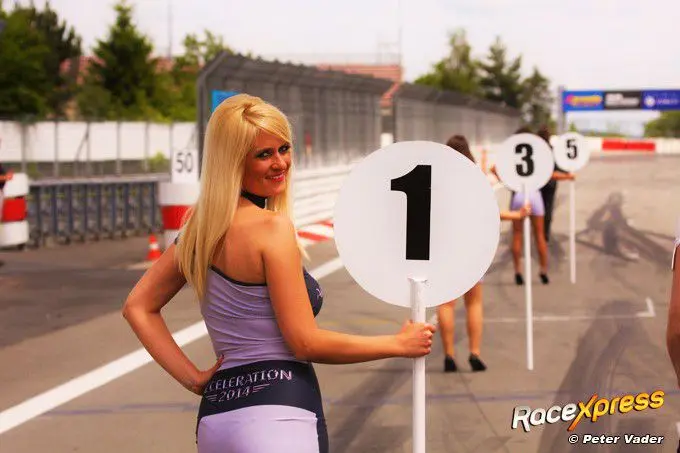 240418 acceleration nurburgring peter vader qimg1289 logo 2