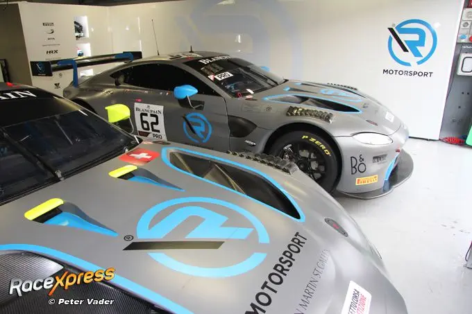 3 bp gt aston martin 1 pits img 4864 logo