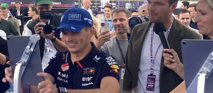 300 max verstappen heeft natuurlijk een volle agenda en iedereen wil wat van hem