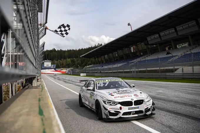 31 colin ceresani als winnaar over de finishlijn dtm spielberg 2022 01158 mc
