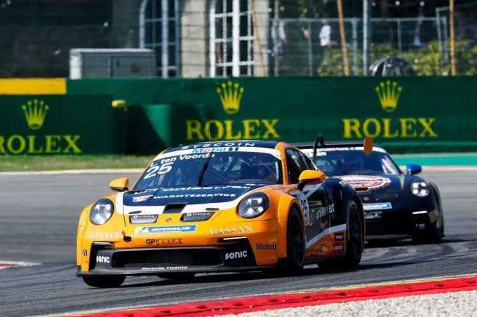 52m larry ten voorde actie porschemobil1supercup spa6
