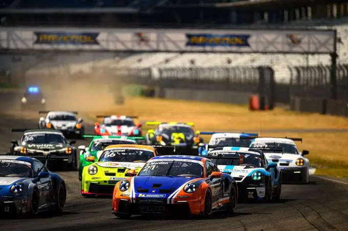 6 startveld bocht in porschecarreracupbenelux hockenheim2023 4