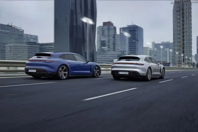 7 2x taycan sport turismo 1 highres