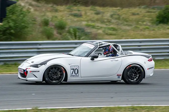 70 max weering naar podium mazda mx5 cup jumbo racedagen 8575