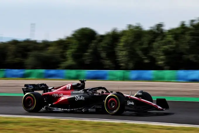 alfa romeo actie zijkant 2023 hungarian grand prix friday 3