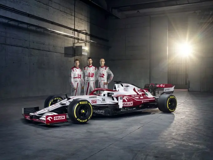alfa romeo racing orlen with drivers 1
