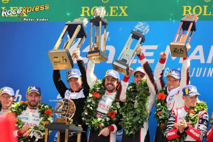 alonso blije racewinnaar img 9245 rx logo