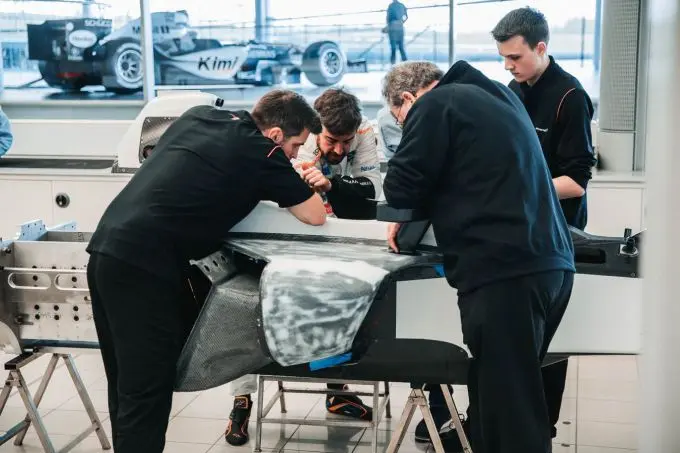 alonso fitting indy 1