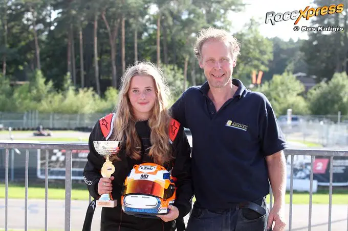 annabelle brian winst in genk hier met vader en tevens monteur imgl3404