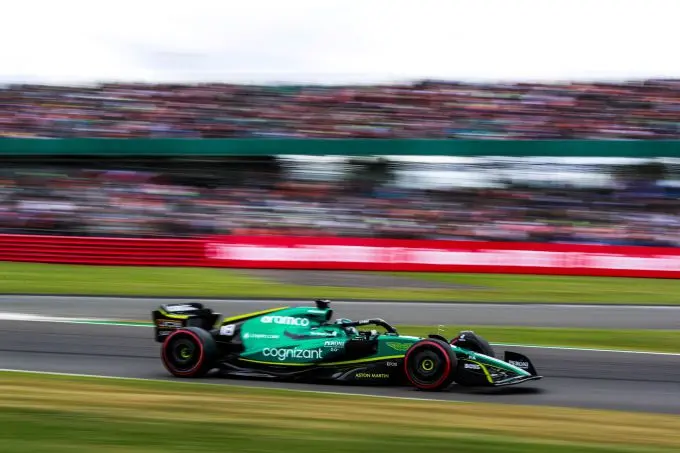 aston martin lance stroll actie gp engeland gp2210 124347 1st3271