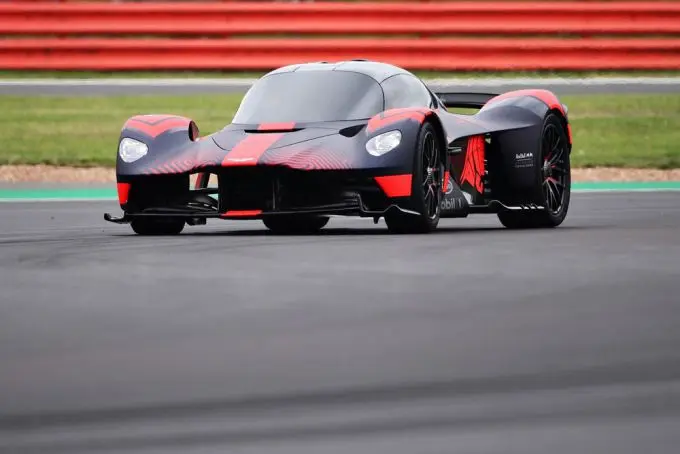 aston martin valkyrie 1
