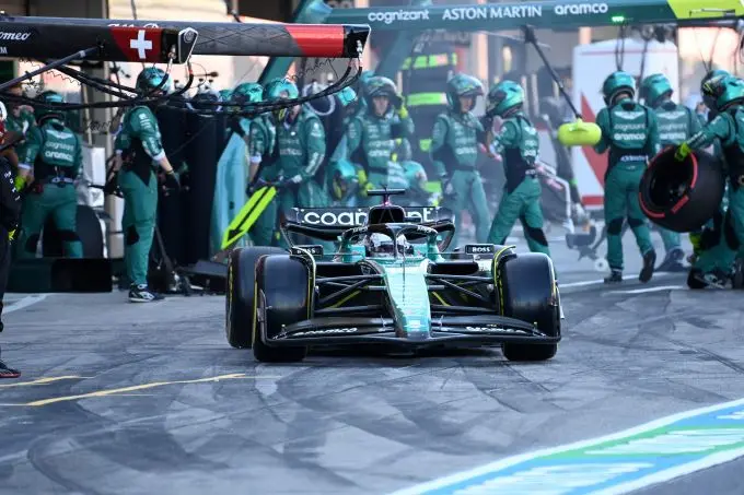 aston martin vroege stop alonso gp2316 053112dsc 8578