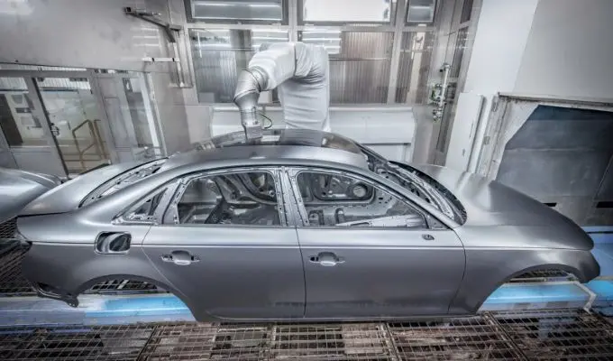 audi innoveert met twee kleuren in yyn spuitproces