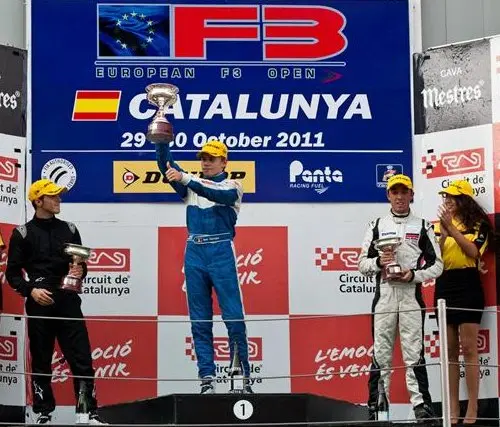 barcelona sam win podium