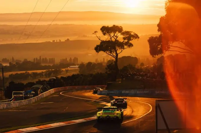 bathurst 12 hour view track mount panorama