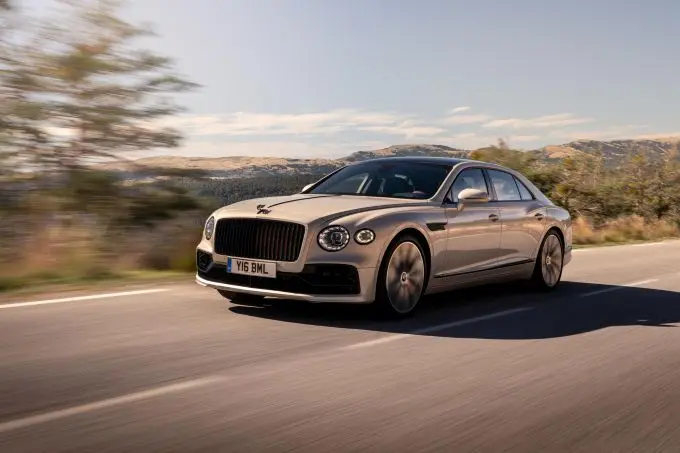 bentley start met afleveringen nieuwe flying spur 1