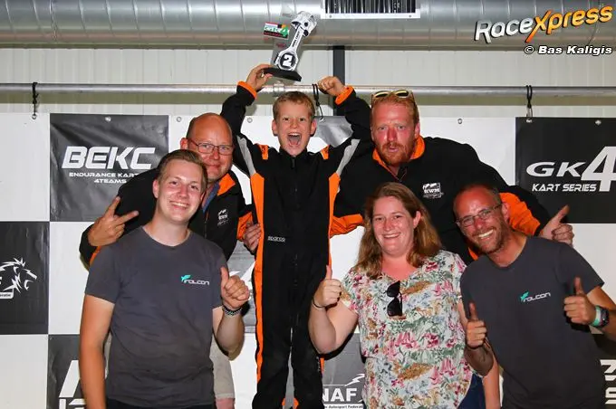 blijde gezichten bij team pdb en kartschool kwm en vince ouwens
