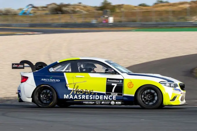 bmw racing cup jules grouwels doet goede zaken met een 1e en een 2e plaats in de bmw racing cup op zandvoort 210921