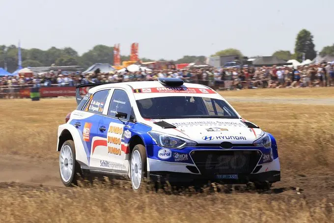 bob de jong en bjorn degandt met de hyundai i20 r5 in actie op breda international airport 180714