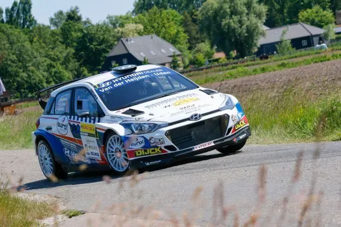 bob de jong hyundai overall winnaar foto peter kramer persbericht 23 009 stichting ele rallly 230604