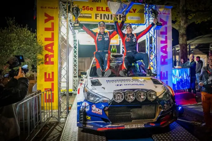 bob de jong rallying bob de jong en bjorn degandt vieren hun bijzondere overwinning in de 56e ele rally 211009