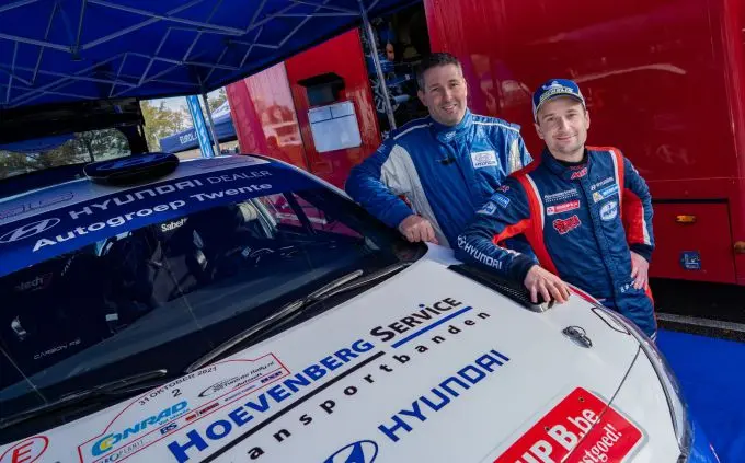 bob de jong rallying erik de wild links en bob de jong kijken uit naar de rocar tech twente rally 221007
