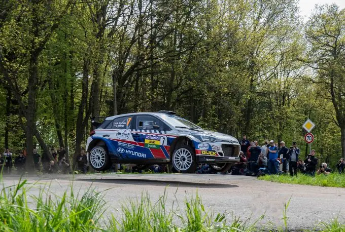 bob de jong rallying in de rally van sulingen ging het nederlands rallyseizoen vliegend van start 230507